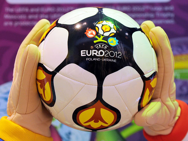 УЕФА не будет отбирать у Украины Евро-2012 из-за терактов в Днепропетровске