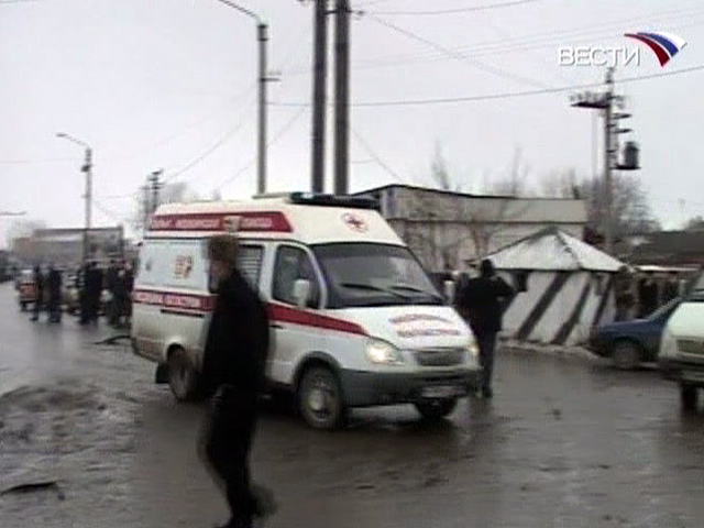 Теракт произошел в 10:20 по московскому времени, когда на АЗС подъезжала автомашина с полицейскими