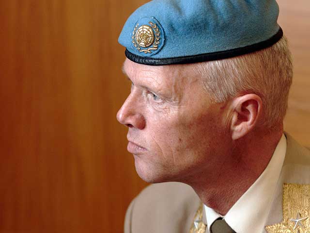 Генерал Моод - ветеран норвежских миротворческих сил, с 2009-го по 2011-й год возглавлял Орган ООН по наблюдению за выполнением условий перемирия на Ближнем Востоке, дважды участвовал в миротворческой миссии в Косове