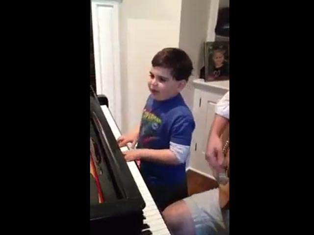 Шестилетний мальчик-аутист создал хит для YouTube, перепев Билли Джоэла