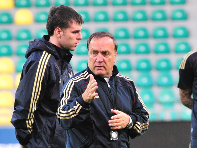 Главный тренер национальной сборной России по футболу Дик Адвокат заявил, что покинет команду по окончании чемпионата Европы, который состоится летом этого года на зеленых полях Украины и Польши