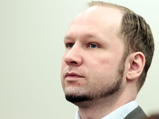Андерс Брейвик, которого судят в Норвегии за терроризм, наладил из тюрьмы связь с российскими ультраправыми