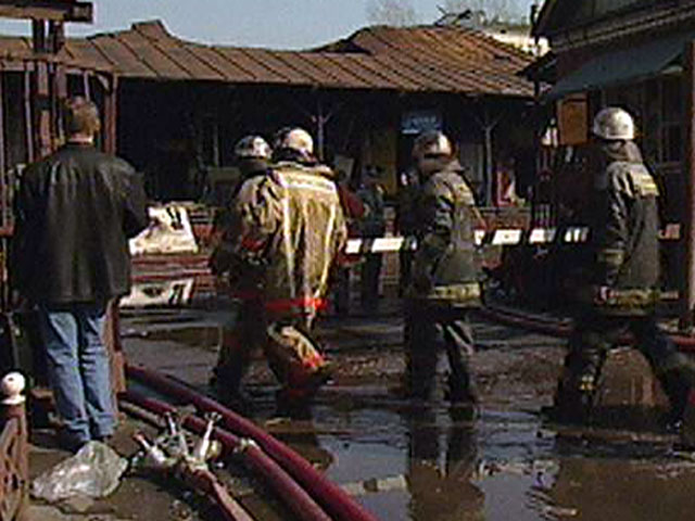 Крупный пожар произошел 1 мая в Тверской области - огнем были охвачены сразу 10 домов в населенном пункте Тысяцкое Кувшиновского района
