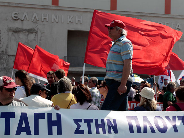 В Греции демонстрацию на улицах Афин организовали крупнейшие профсоюзы страны