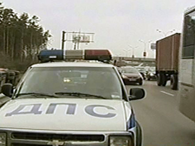 В Москве на 108 километра МКАДа произошло крупное ДТП со смертельным исходом