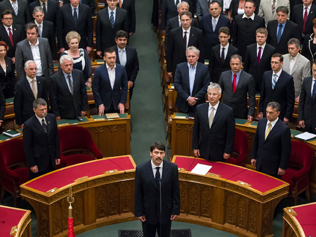 Венгерский парламент выбрал нового президента. Им стал представитель правящей партии "Фидес", член Европарламента Янош Адер - его поддержали 286 депутатов из 386