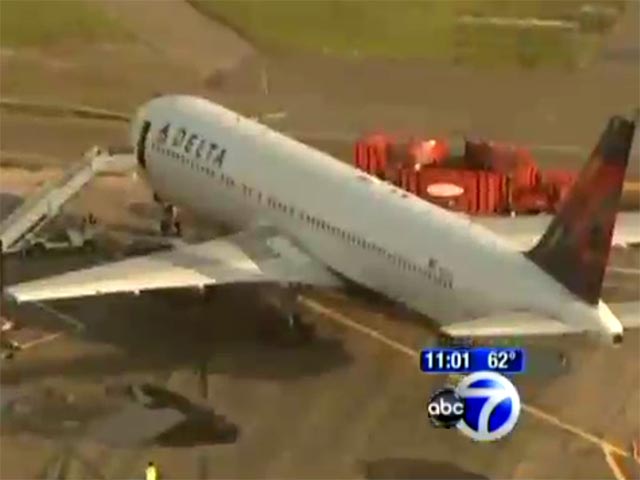 Два пассажирских Boeing столкнулись в аэропорту Нью-Йорка
