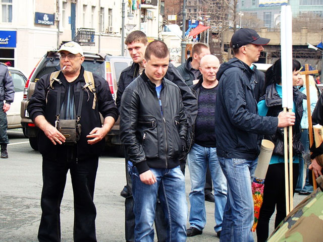 Во Владивостоке после проведения местного "Марша миллионов" в полицию были доставлены шесть человек, в том числе депутат от коммунистов