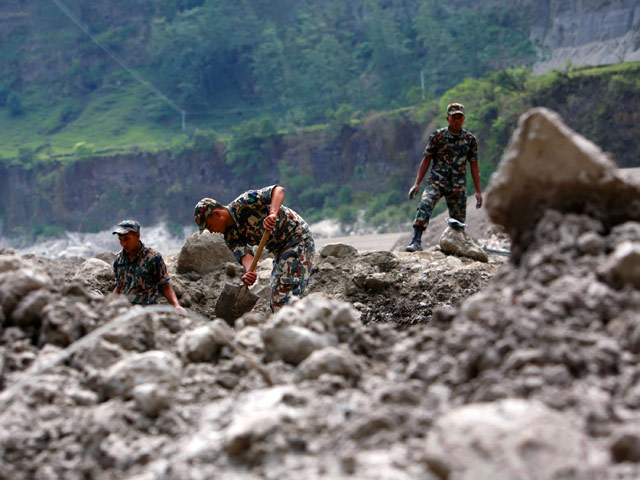 В результате наводнения после разлива реки Сети в районе горного массива Аннапурна (зона Гандаки) на западе Непала погибли семнадцать человек, еще 47 человек числятся без вести пропавшими