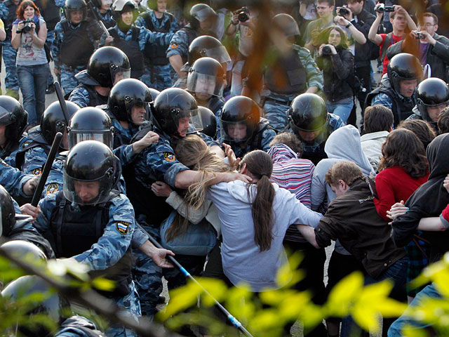 Следственный комитет грозит задержанным во время беспорядков на Болотной площади в Москве статьей УК, предусматривающей до 10 лет тюрьмы