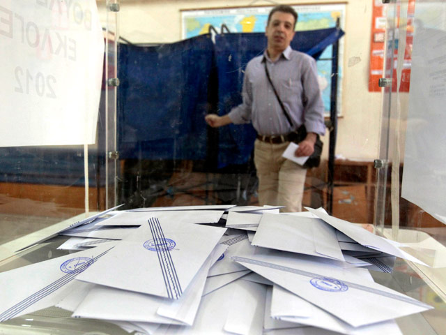 На прошедших в воскресенье досрочных парламентских выборах в Греции наибольшее число голосов набирает правоцентристская партия "Новая демократия"