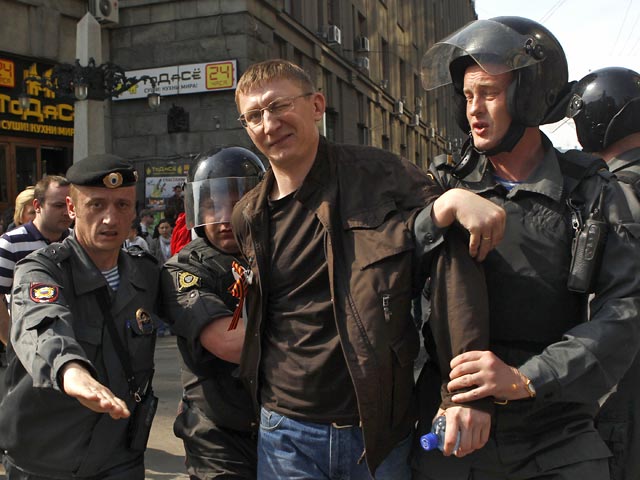Сегодня около полудня на Никитском бульваре в центре Москвы были задержаны около 20 оппозиционеров, собравшиеся на несанкционированную акцию