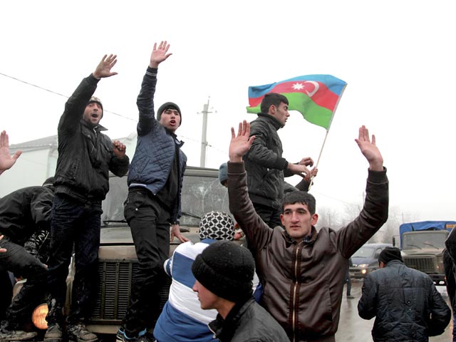 В столице Азербайджана Баку произошли стычки между сторонниками оппозиции и полицейскими