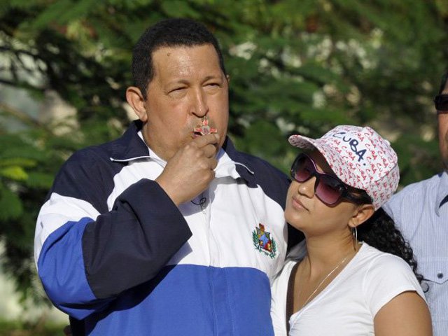 Президент Венесуэлы Уго Чавес нарушил недельное молчание, позвонив в студию телеканала "Венесолана де телевисьон" с Кубы, где он проходит очередной курс лечения от онкологического заболевания