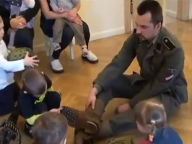 В латвийском детском саду детям провели "урок патриотизма" люди в форме Waffen SS 