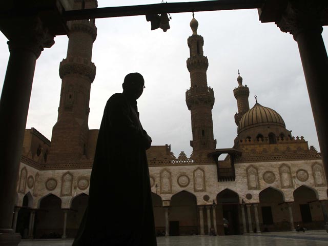 В когда-то светском Египте сегодня через радио и телевидение постоянно идет пропаганда ислама