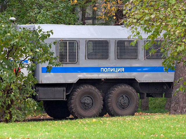 Московскую полицию не заинтересовал человек, целый день гулявший по центру с муляжом автомата