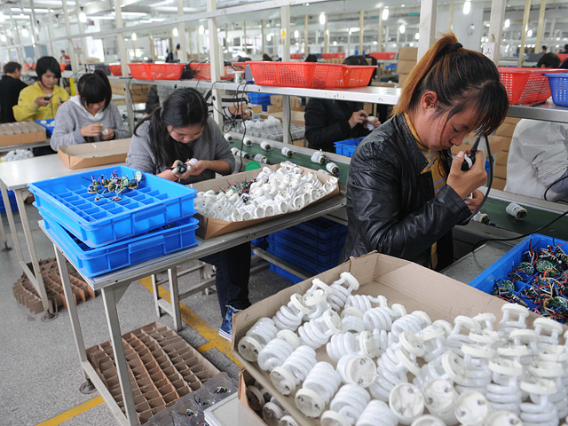 В апреле в Китае резко затормозило промышленное производство - его прирост составил 9,3% в годовом выражении - это самое низкое значение за последние три года