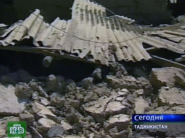 В Таджикистане землетрясением разрушило десятки домов 