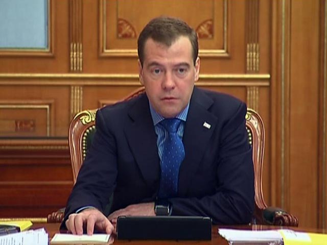 Журналисты пытаются из собственных источников выяснить, кто займет министерские кресла в новом правительстве Дмитрия Медведева