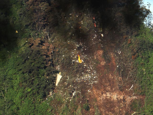 Трагическая история о крушении в Индонезии российского самолета Sukhoi Superjet-100, жертвами которого стали 45 человек, обрастает новыми подробностям
