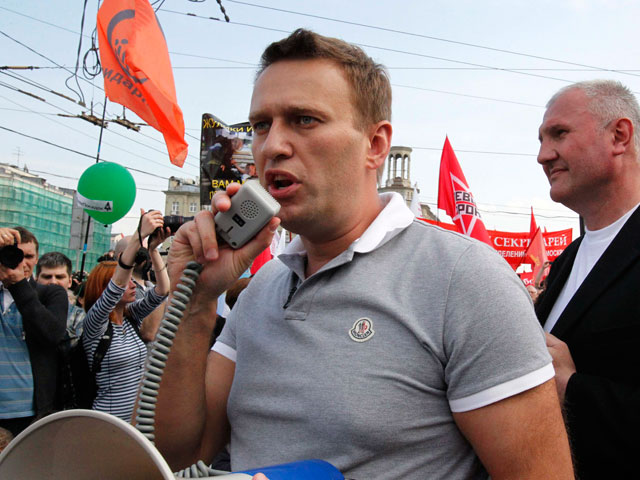 Блогер и борец с коррупцией Алексей Навальный договорился с одним из банков о выпуске в июле дебетовой кобрендовой карты, рассказала его пресс-секретарь Анна Ведута