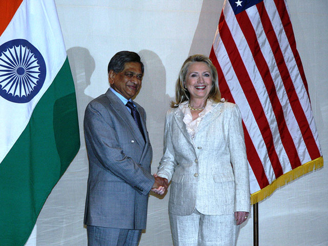 Госсекретарь США Хиллари Клинтон на встрече с министром иностранных дел Индии Соманахалли Маллайей Кришной