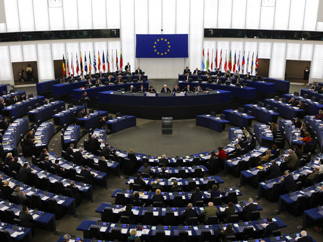 Европарламент ограничит бонусы для работников банков