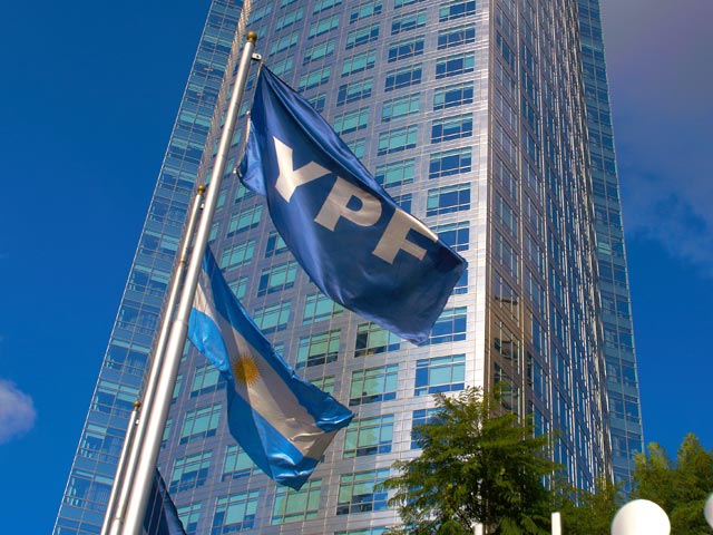 В Аргентине национализирована крупнейшая нефтяная компания YPF, ее владелец Repsol подала иск к правительству