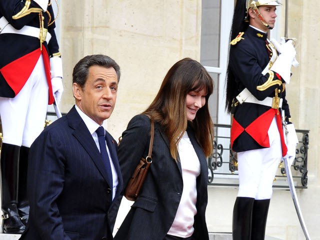 Экс-президент Франции Николя Саркози, который 15 мая попрощался с Елисейским дворцом, передав полномочия Франсуа Олланду, отбыл с частным визитом на известный марокканский курорт Марракеш