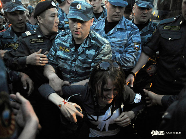 Силовая акция полиции 16 мая против лагеря оппозиции у метро "Баррикадная"