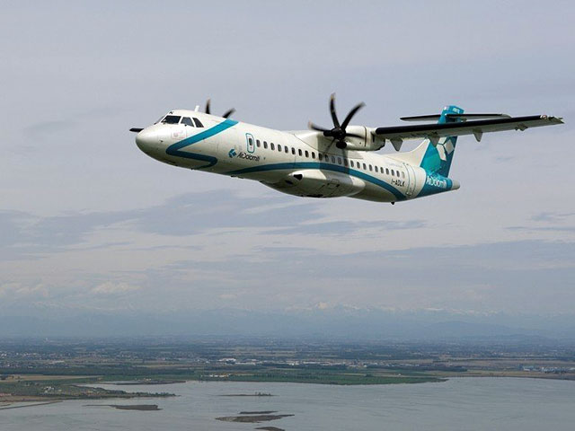 Пассажирский самолет ATR-72 итальянской авиакомпании Air Dolomiti, вылетевший в четверг из Мюнхена в Венецию, вернулся в аэропорт вылета из-за задымления кабины и салона
