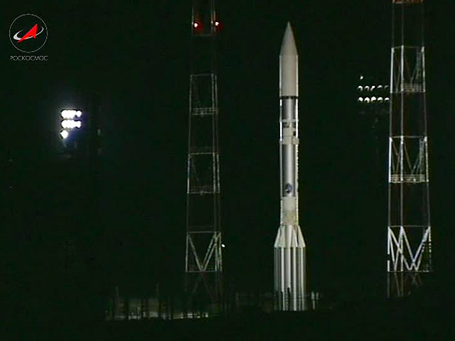 Российская ракета-носитель "Протон-М" с канадским спутником связи "Нимик-6" стартовала с космодрома Байконур