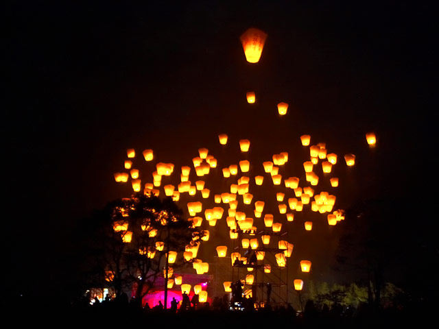 Организаторам фестиваля небесных фонариков рекомендовали отменить праздник из-за ситуации в городе