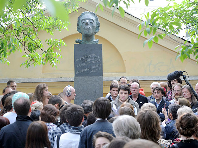 От ста до двухсот человек собрали "литературные чтения" в центре Москвы