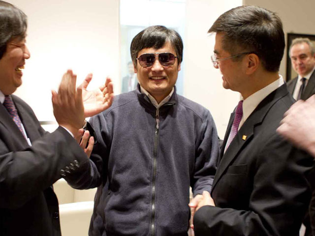Китайский диссидент-правозащитник Чэнь Гуанчэн сообщил, что власти, судя по всему, разрешили ему вылететь в США. По мнению обозревателей