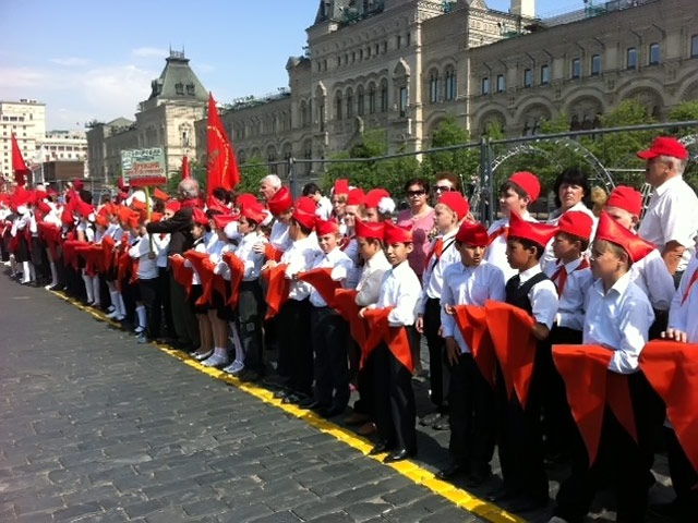 Коммунистам разрешили устроить праздник в честь 90-летния пионерской организации на Красной площади в Москве