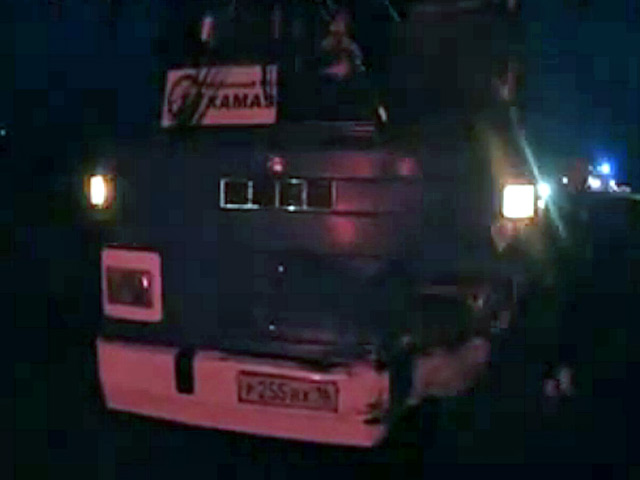 В Татарстане автобус Mercedes с молодежной футбольной командой "КАМАЗ" (Набережные Челны) столкнулся с "Жигулями", в которых ехала семья
