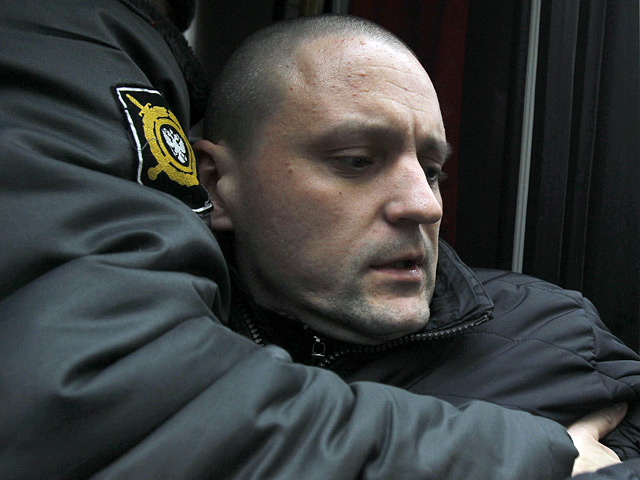 Координатор "Левого фронта" Сергей Удальцов, отбывающий 15 суток административного ареста по обвинению в неповиновении полиции во время несанкционированной акции, прекратил голодовку по настоянию врачей