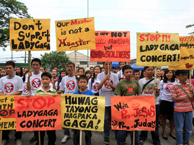 Несмотря на протесты христиан, филиппинские власти разрешили концерт Lady Gaga в Маниле