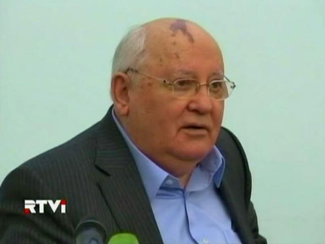 Экс-президент СССР Михаил Горбачев, практически согласно классической шутке, опроверг слухи о своей смерти, и посмеялся над ними