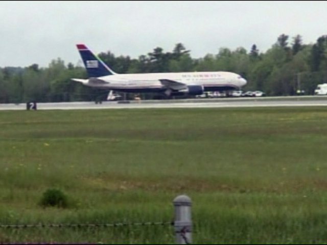 Самолет американской авиакомпании US Airways, следовавший из Парижа в город Шарлотт (штат Северная Каролина), совершил экстренную посадку в международном аэропорту города Бангор в штате Мэн