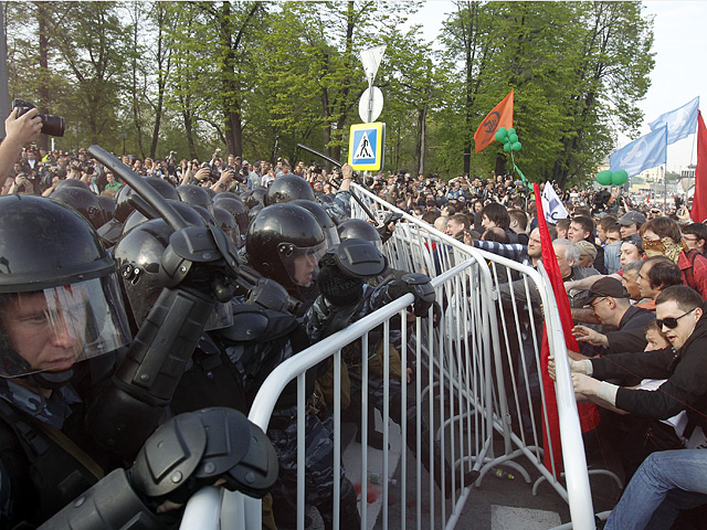 Молодежное движение "Наши" отвергло обвинения оппозиции в причастности активистов прокремлевской организации к беспорядкам 6 мая на Болотной площади