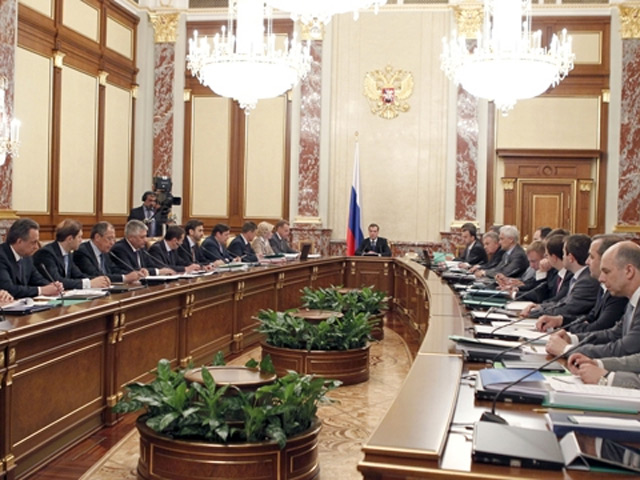 Премьер-министр Дмитрий Медведев утвердил состав Президиума нового правительства - в него вошли все вице-премьеры и 11 глав министерств