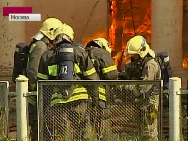Крупный пожар случился на строительном рынке в Подмосковье