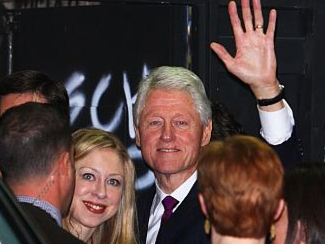 Экс-президент США и супруг главы Госдепартамента Билл Клинтон, на днях опозорившийся на "худшей вечеринке мира" в Лондоне, снова оказался в центре внимания американской общественности и мировых таблоидов