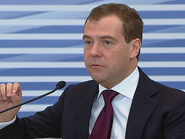 Премьер-министр Дмитрий Медведев, который уже в субботу возглавит "Единую Россию", выступил с рядом инновационных предложений по демократизации партии власти