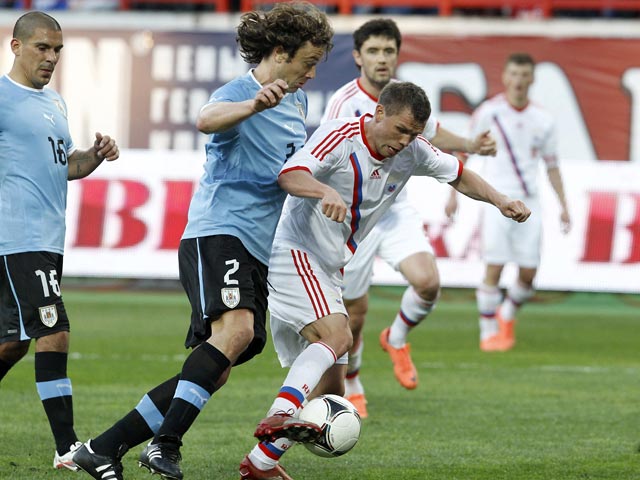 Команда Дика Адвоката сыграла вничью с Уругваем в товарищеском матче