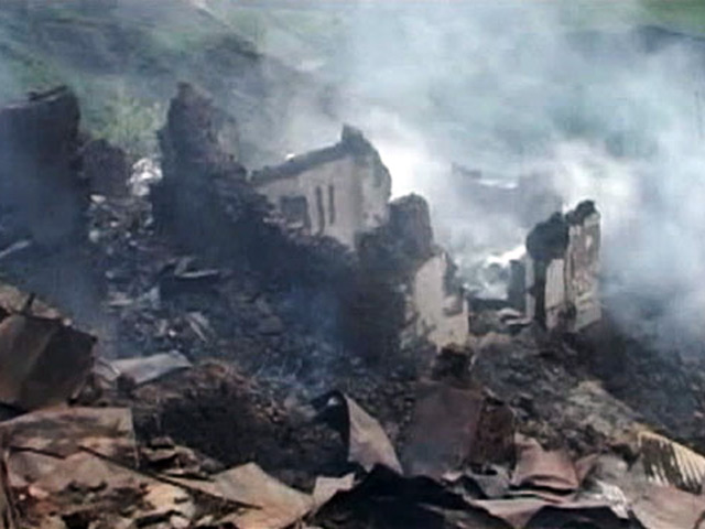 Спецкомиссия МЧС и власти Дагестана, прибывшие на место пожара в село Хутрах, установили, что в результате ЧС сгорело 32 домовладения, в которых проживали 287 человек, из них 107 детей