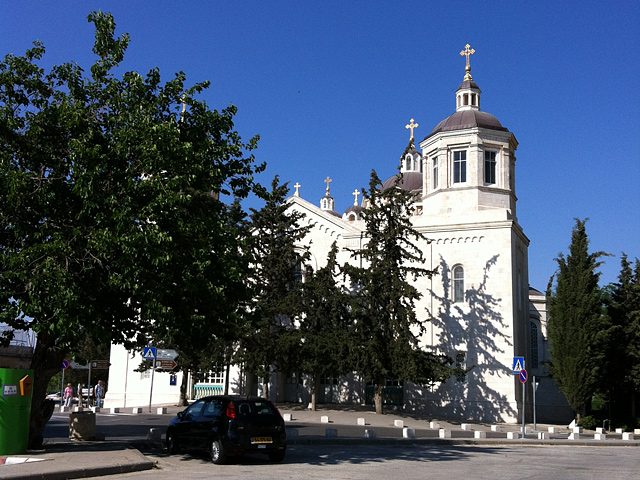 Сергиево подворье расположено в центре Иерусалима, по соседству с Русской духовной миссией и Троицким собором Русской православной церкви